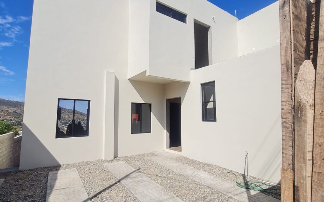 CASA NUEVA 2 PISOS 3 RECAMARAS TECATE BC