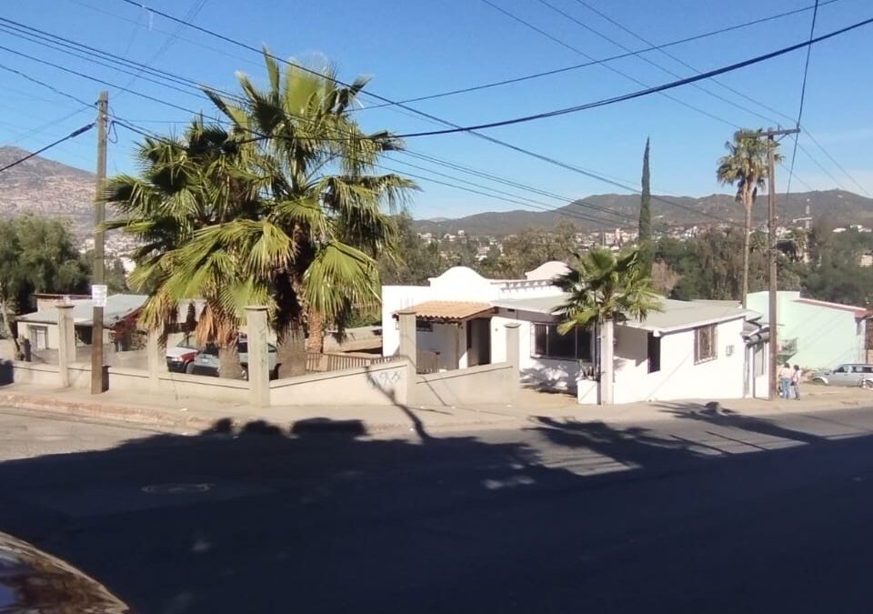 VENTA ESQUINA COMERCIAL TECATE ZONA CENTRO
